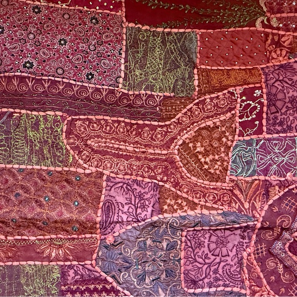 Exquisite Vintage Indian Wall Tapestry with Hand Embroidered Zari,beads,Mirror - Picture 4 of 13